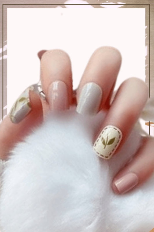 Press On Nails White And Pink Glossy Square Leaf Nail Kit