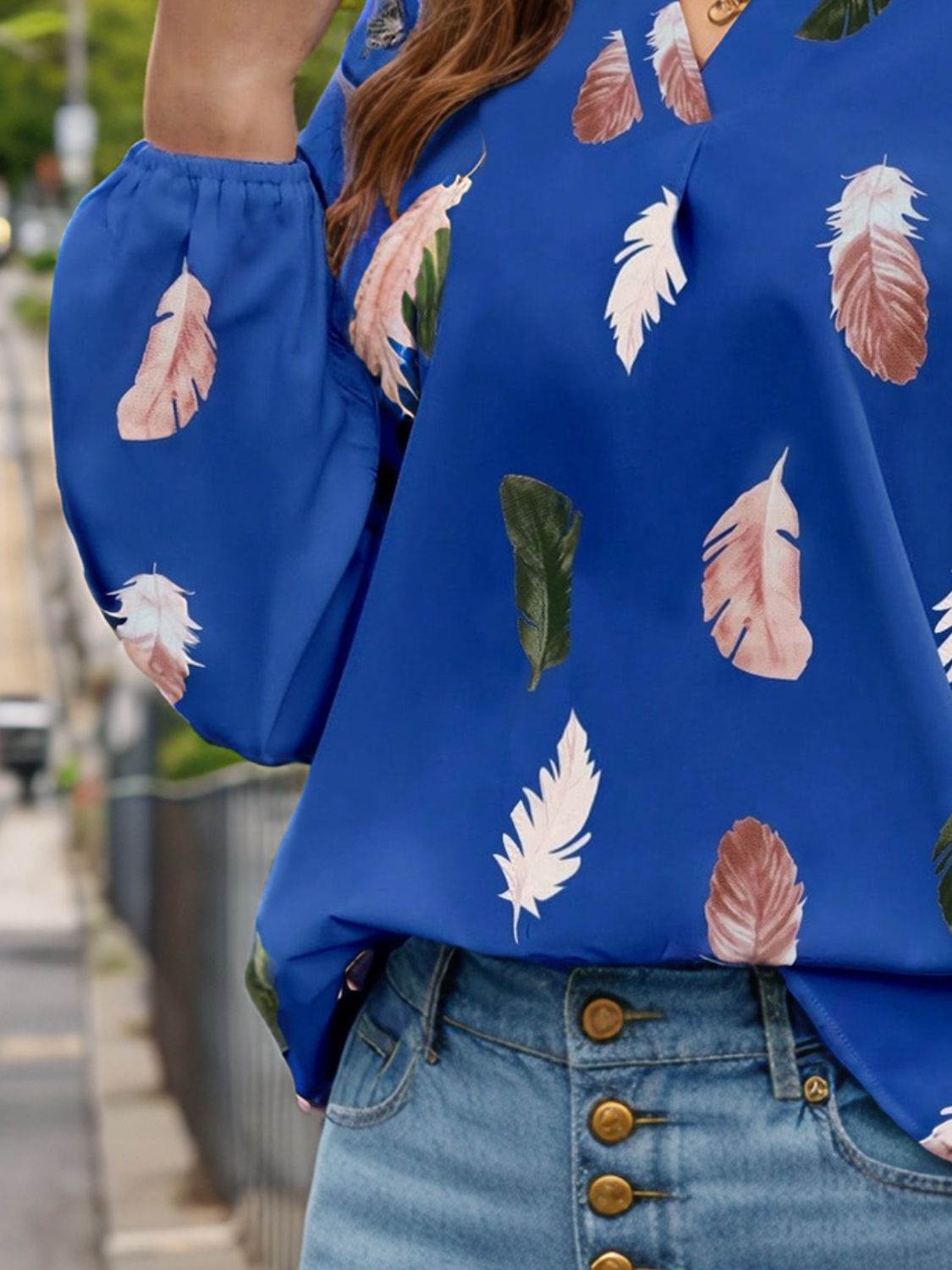 Feather Print Notched Balloon Sleeve Top