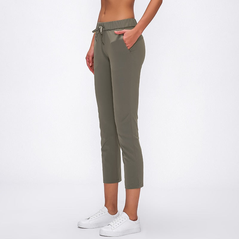 React PREMIUM Cropped 3/4 Sports Jogger - Army Green